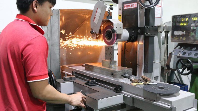医疗器械模具加工报价背后的考量因素**