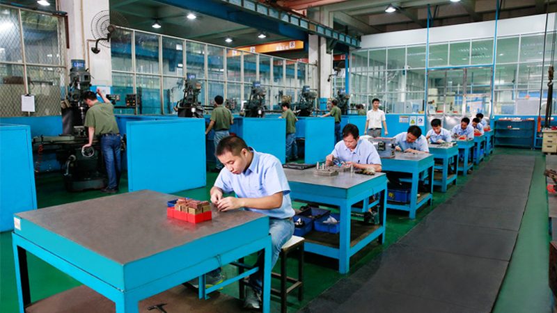 硅胶模具与塑料模具：应用行业差异解析